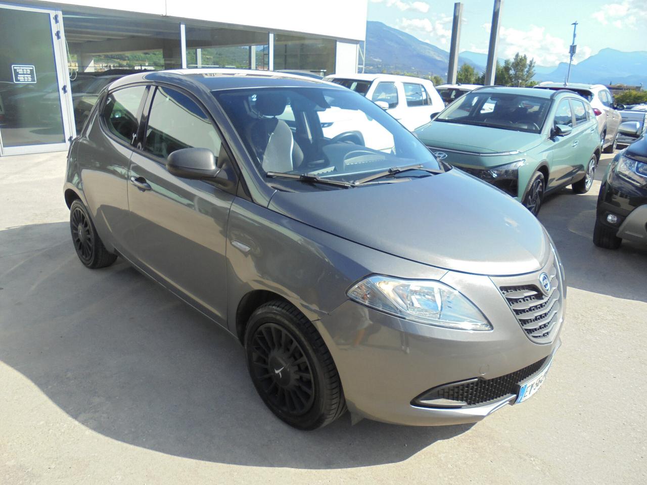 Lancia Ypsilon 1.2 69 CV 5 porte Gold