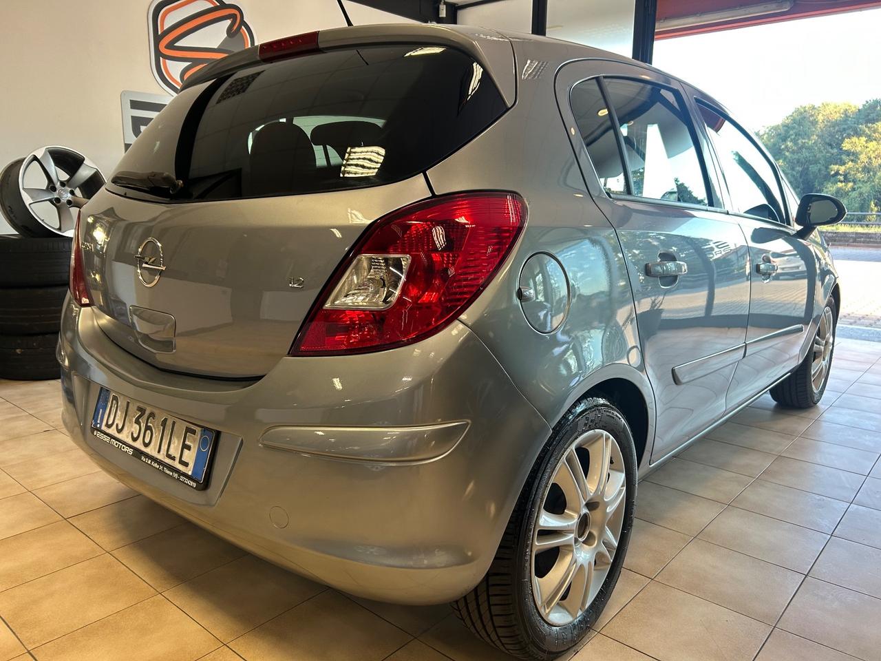 Opel Corsa - 1.2 benzina 80cv OK NEOPATENTATI