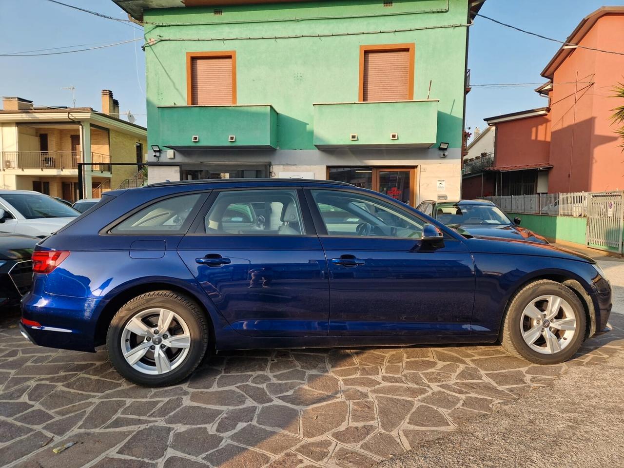 Audi A4 Avant 30 TDI S tronic S line edition