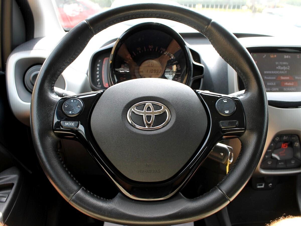 Toyota Aygo 1.0 VVT-i 69 CV 5 porte x-play TSS