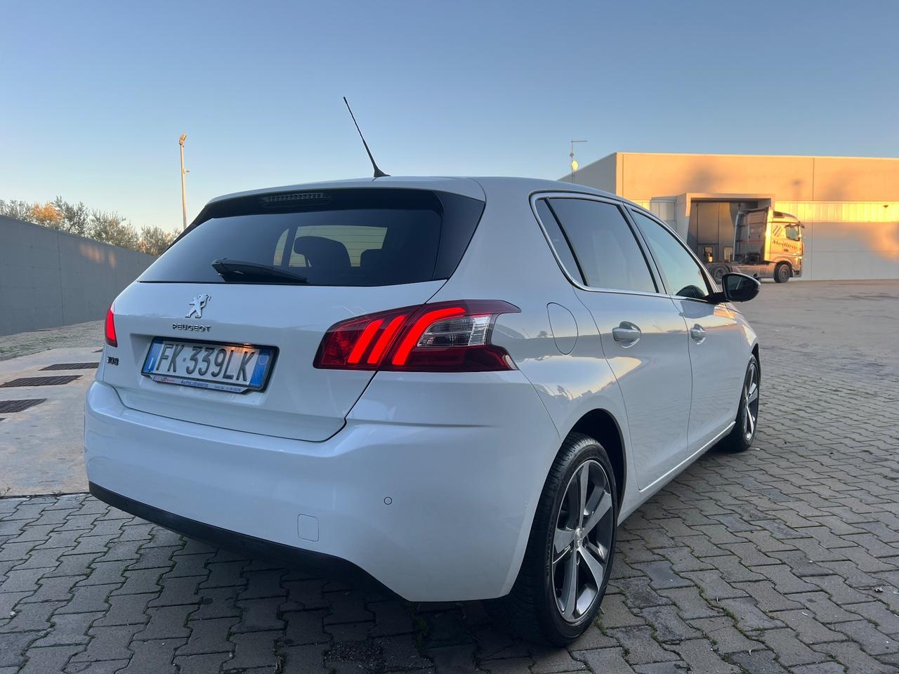 Peugeot 308 1.6 BlueHDi 120 Allure - 2017