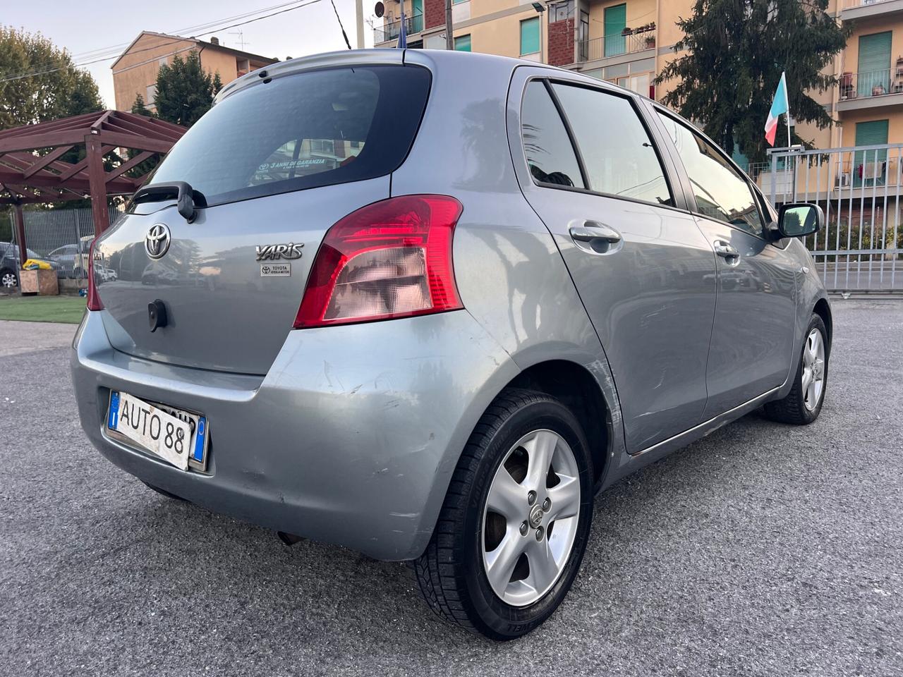 Toyota Yaris 1.0 5 porte