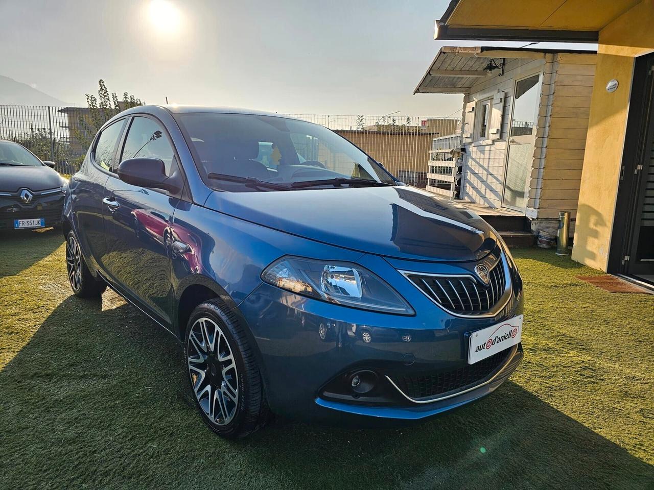 Lancia Ypsilon 1.0 FireFly 5 porte S&S Hybrid Platino