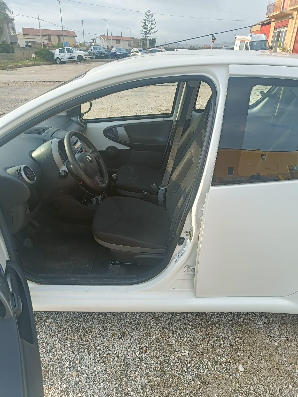 Toyota Aygo 1.0 12V VVT-i 5 porte Active Connect