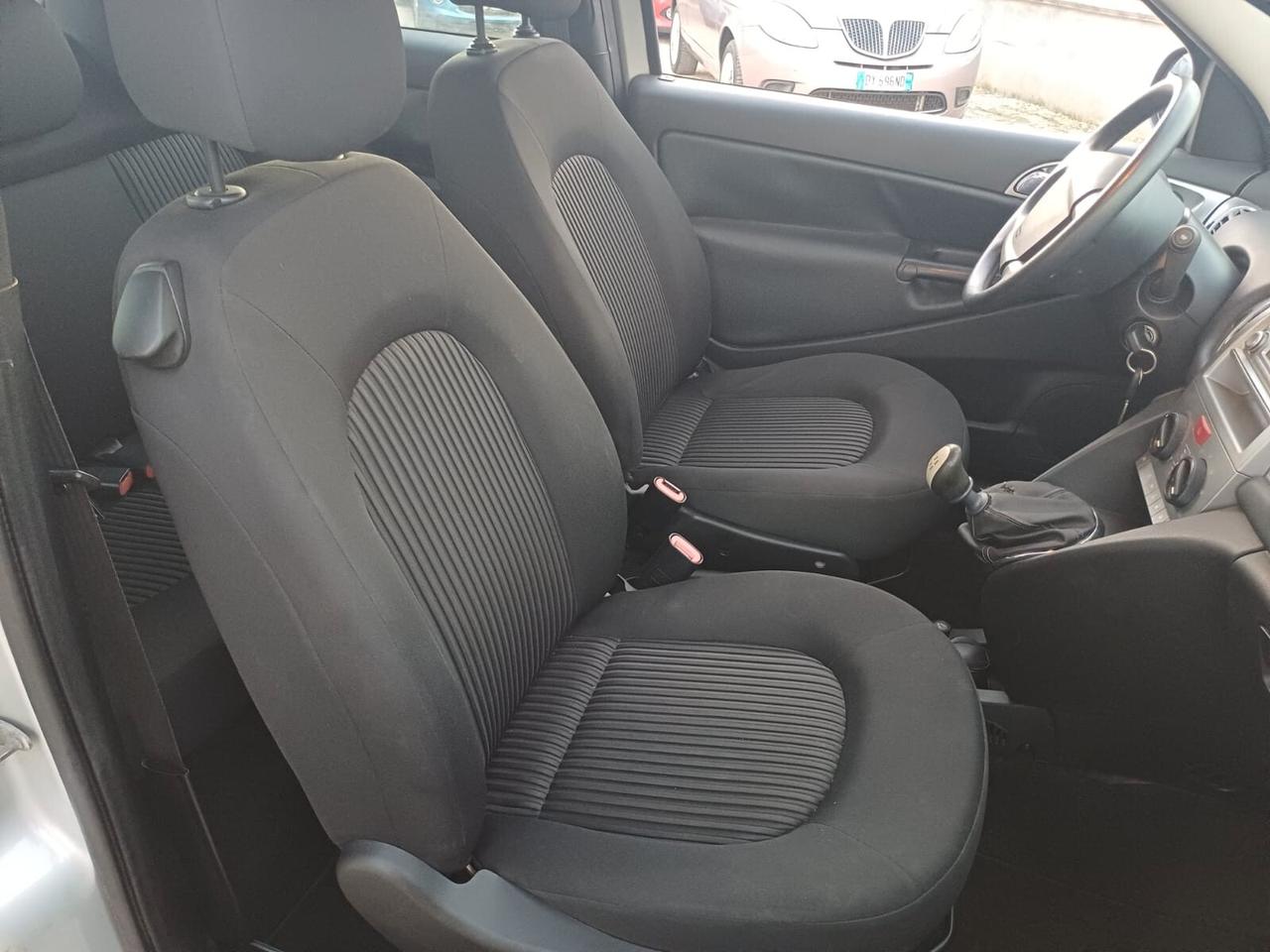 Lancia Ypsilon 1.2 benzina UNICA - 2011