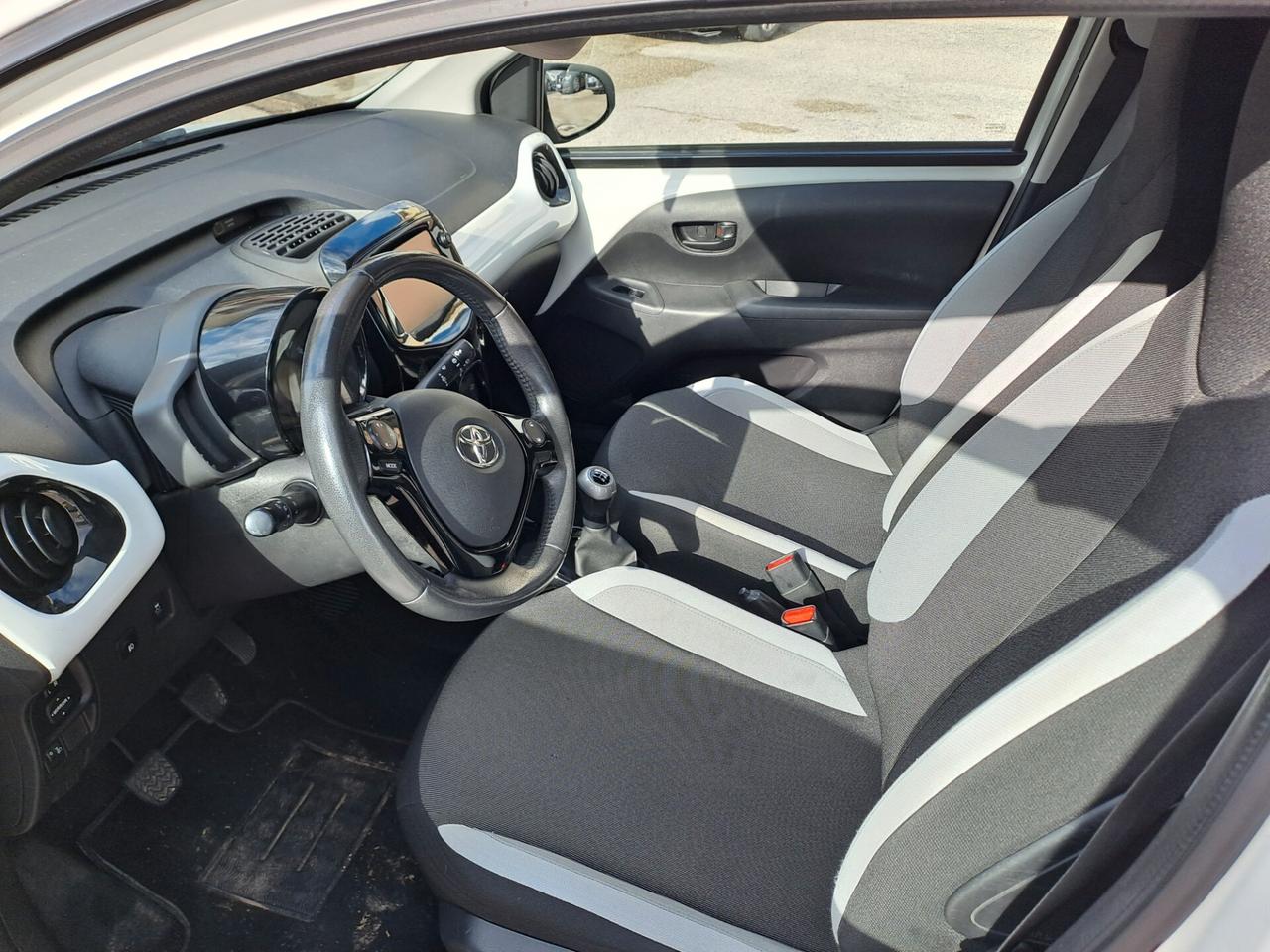 Toyota Aygo 1.0 VVT-i 69 CV 3 porte x-play