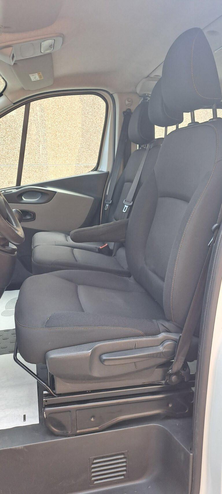 Renault TRAFIC 1.6 DCI 125 CV PASSO LUNGO MAXI - 6 POSTI - CON PEDANA DI CARICO +IVA
