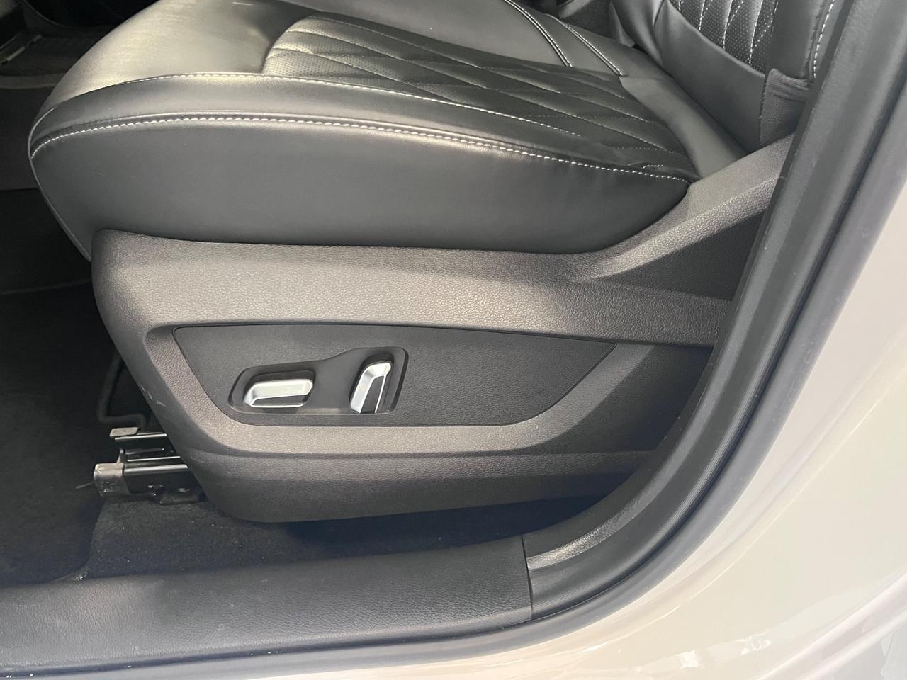 DR 7 – 7 Posti – Benzina 186 CV – Bianca – Immatricolata 12/2025 – Solo 9.000 km