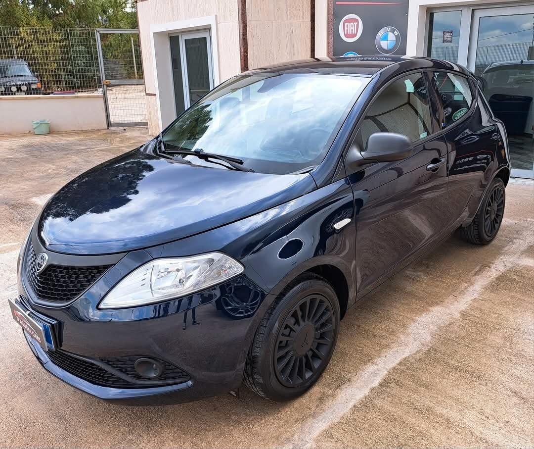 Lancia Ypsilon 1.2 69 CV 5 porte GPL Ecochic Elefantino Blu