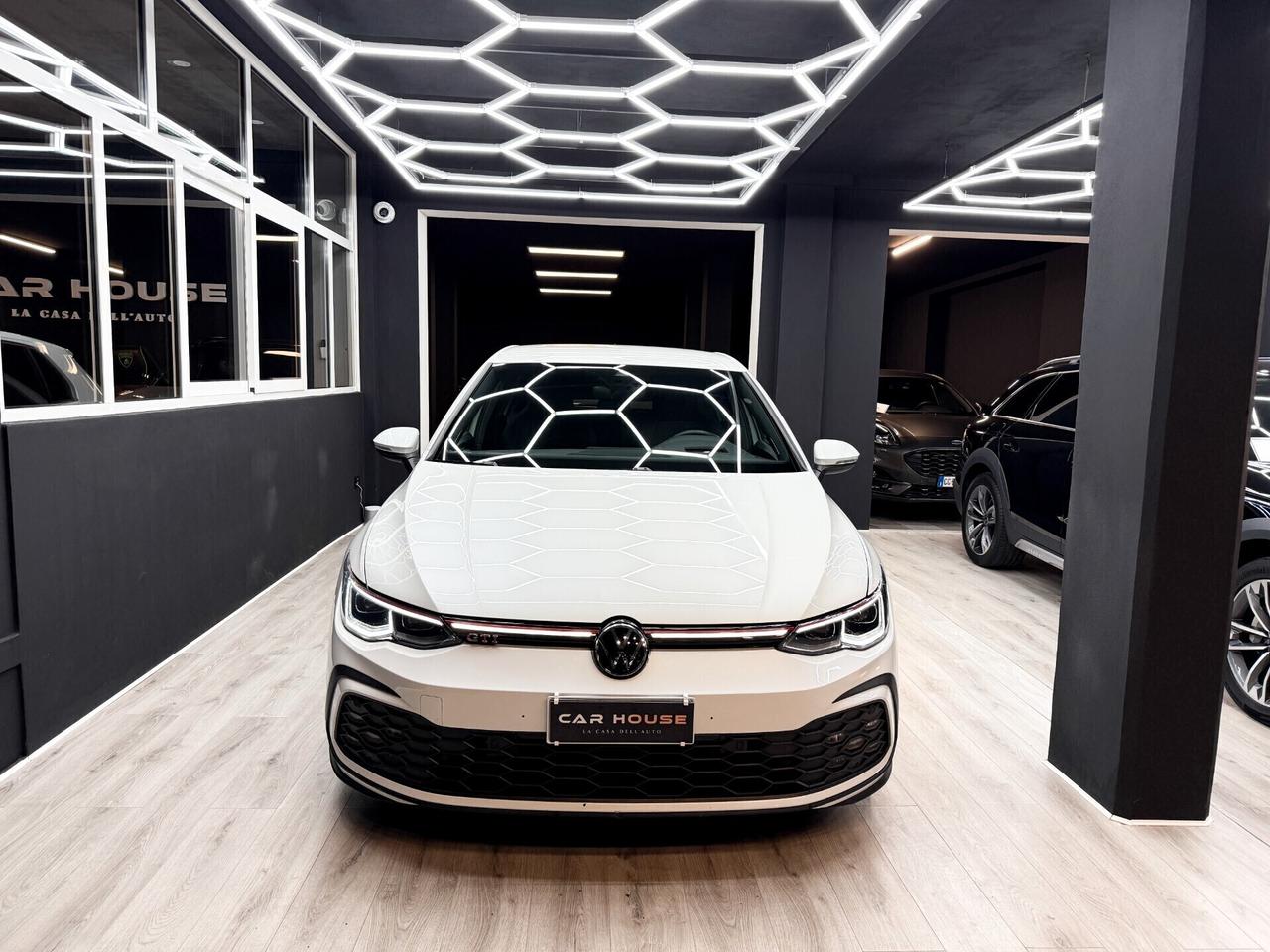 Volkswagen Golf 8 GTI 2.0 TSI 245CV