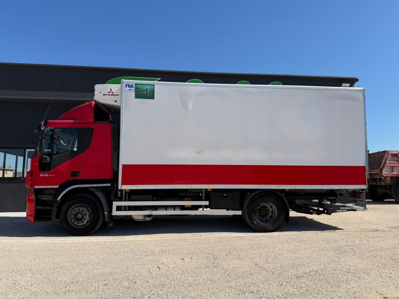Iveco Stralis 190S31 isotermico con frigo 0°C e sponda
