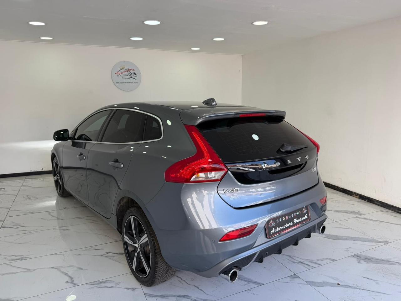 Volvo V40 D3 R-design-GARANTITA-2018
