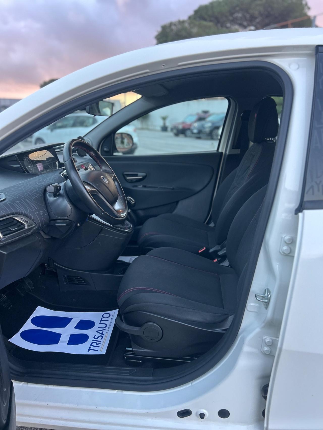 Lancia Ypsilon 1.2 69 CV 5 porte S&S Platinum