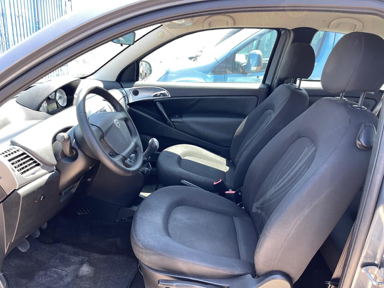 Lancia Ypsilon 1.3 MJT 75 CV Unyca