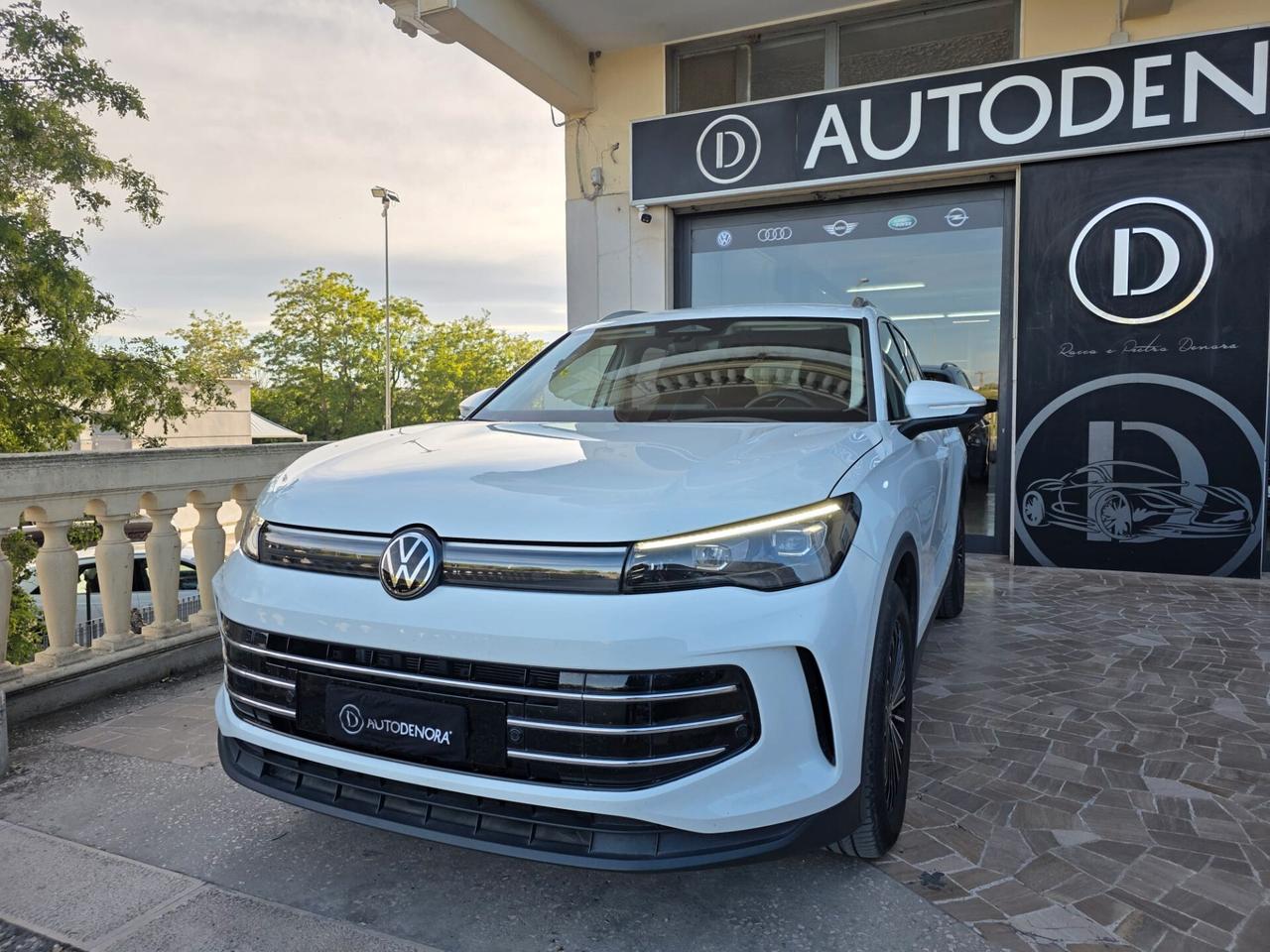 Volkswagen Tiguan 2.0 TDI 150 CV SCR DSG Life#LED#NAVI#CAM#CARPLAY#MASSAGGIO#AMBIENT LIGHT