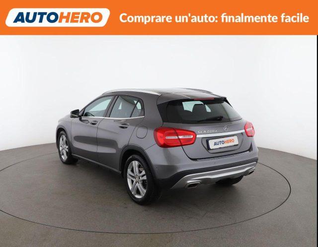 MERCEDES-BENZ GLA 200 d Automatic Sport