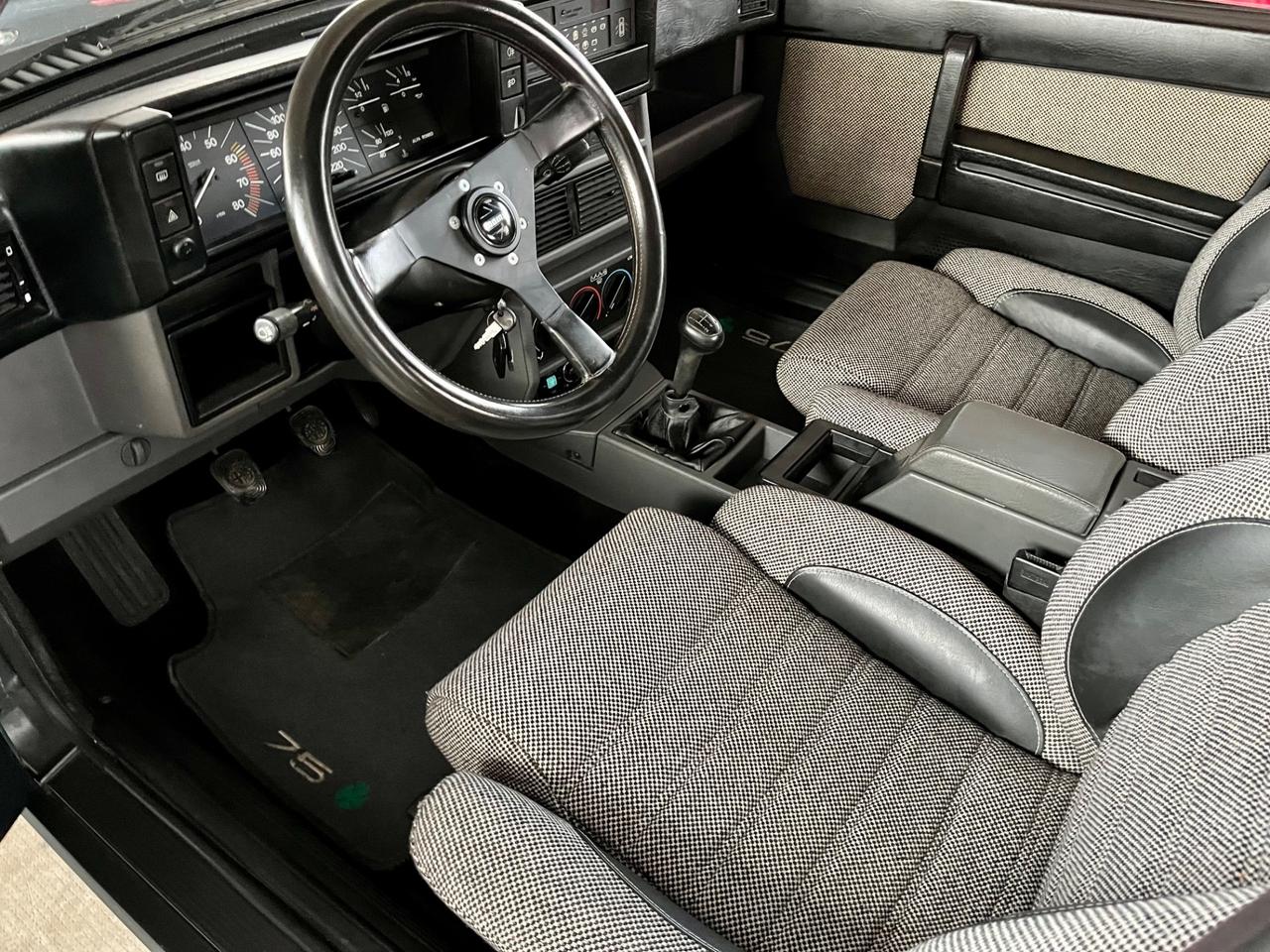 Alfa Romeo 75 2.5 V6 Quadrifoglio Verde - Targa MI