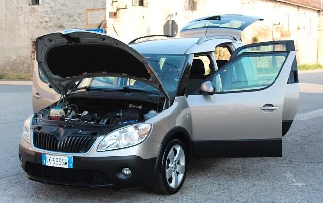 Skoda Roomster 1.2 TSI 86CV Scout CROSSOVER ASSETTO RIALZATO CLIMA AUTOMATICO SENSORI PARK