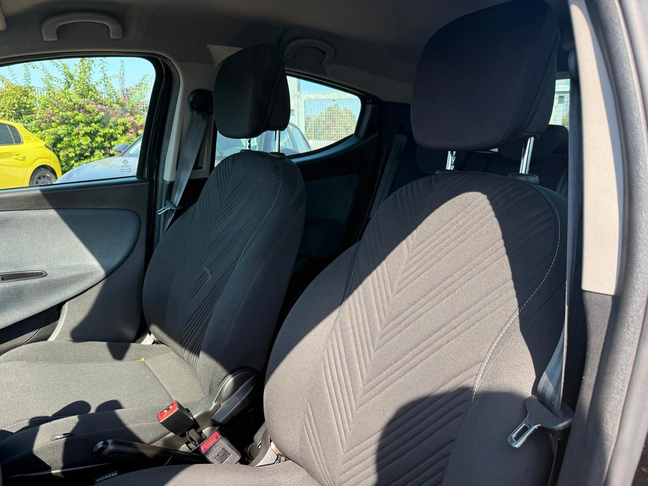 Lancia Ypsilon 1.0 FireFly 5 porte S&S Hybrid Ecochic Gold