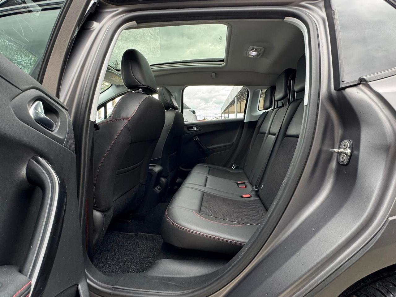 Peugeot 2008 BlueHDi 120 S&S Black Matt