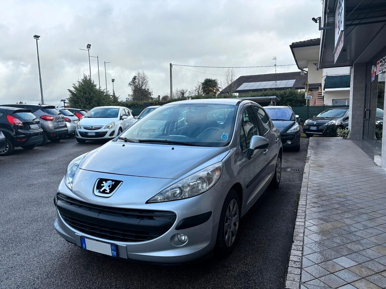 Peugeot 207 1.4 benzina Neopatentati