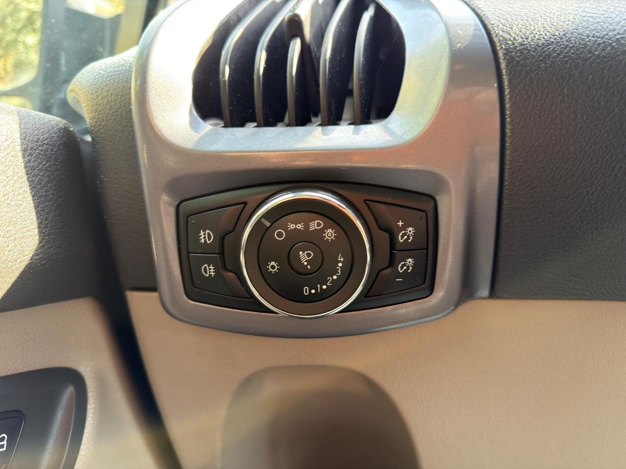 Ford Tourneo Custom 310 2.0 TDCi 130CV PC Titanium