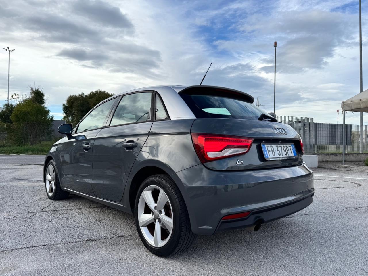 AUDI A1 SPORTBACK 1.0 TFSI Metal Plus