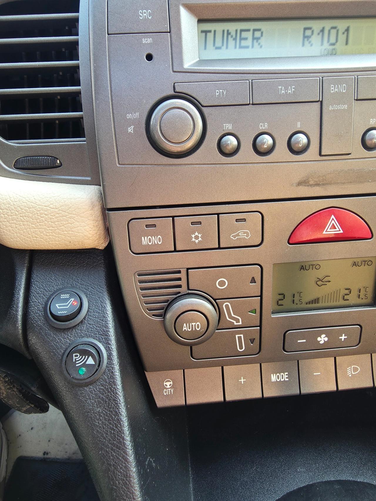 Lancia Ypsilon 1.4 16V Platino