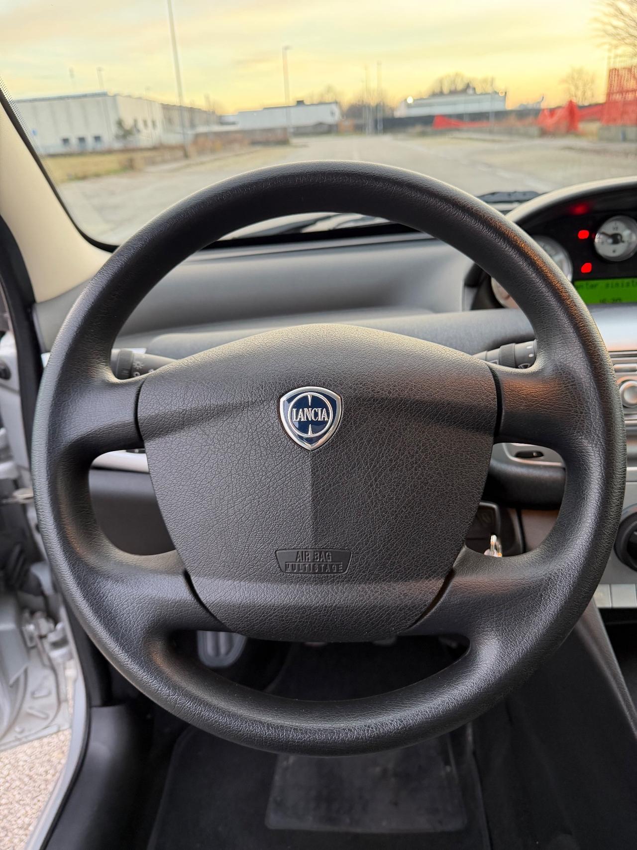 Lancia Ypsilon 1.2 Argento