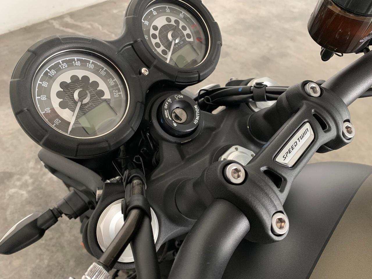 Triumph Speed Twin 1200 Matt Irostone Black