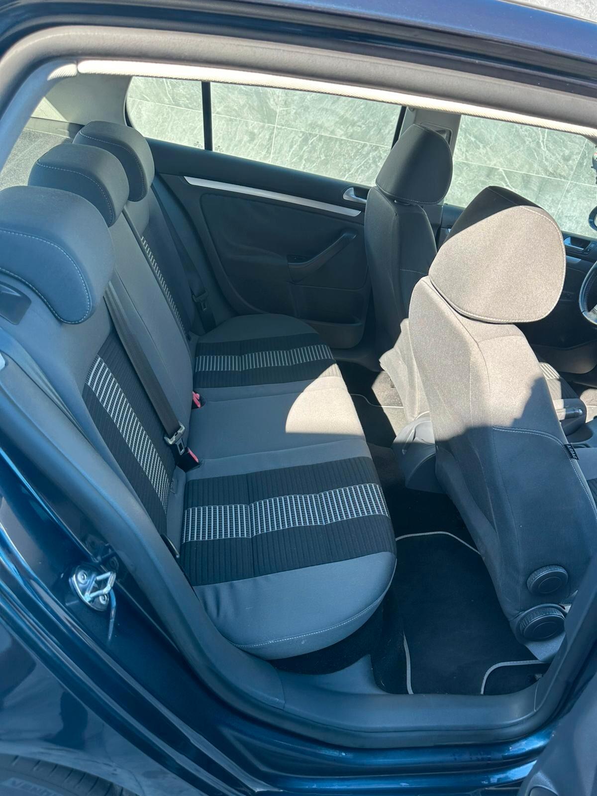 Volkswagen Golf 1.6 benz\ gpl 5p. Comftline