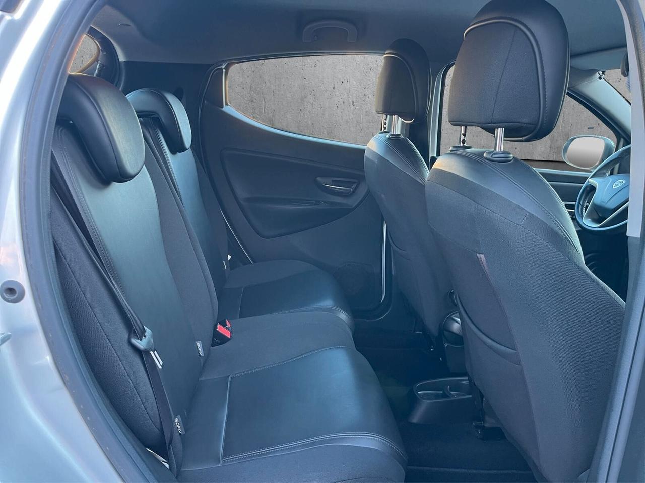Lancia Ypsilon 1.2 69 CV 5 porte S&S Silver