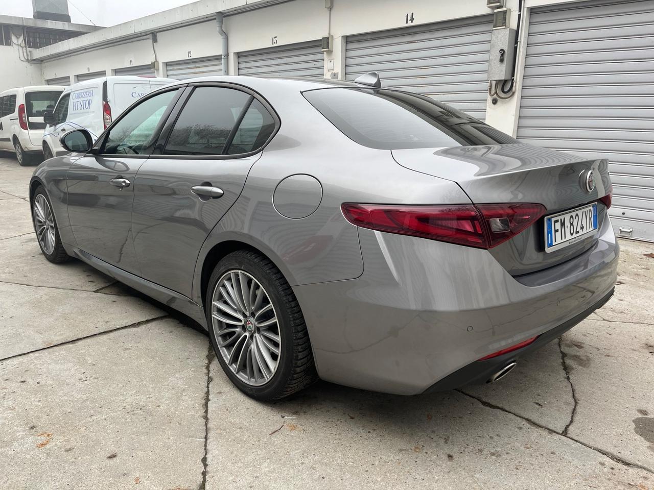Alfa Romeo Giulia 2.2 Turbodiesel 180 CV AT8 Business Sport Launch Ed.