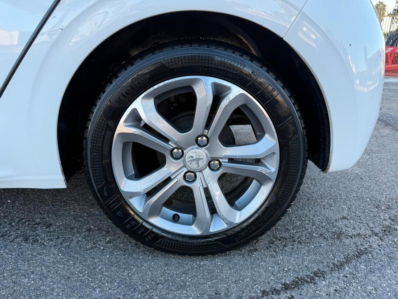 PEUGEOT 208 5PORTE ALLURE 1.4HDI 68CV 113MILAKM