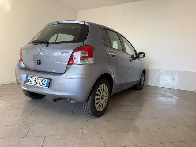 TOYOTA Yaris 1.0 5 porte