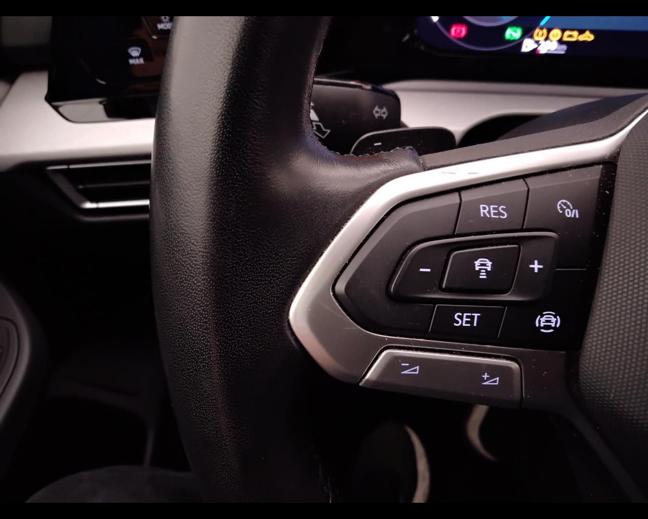 VOLKSWAGEN Golf VIII 2020 - Golf 1.0 etsi evo Life 110cv dsg