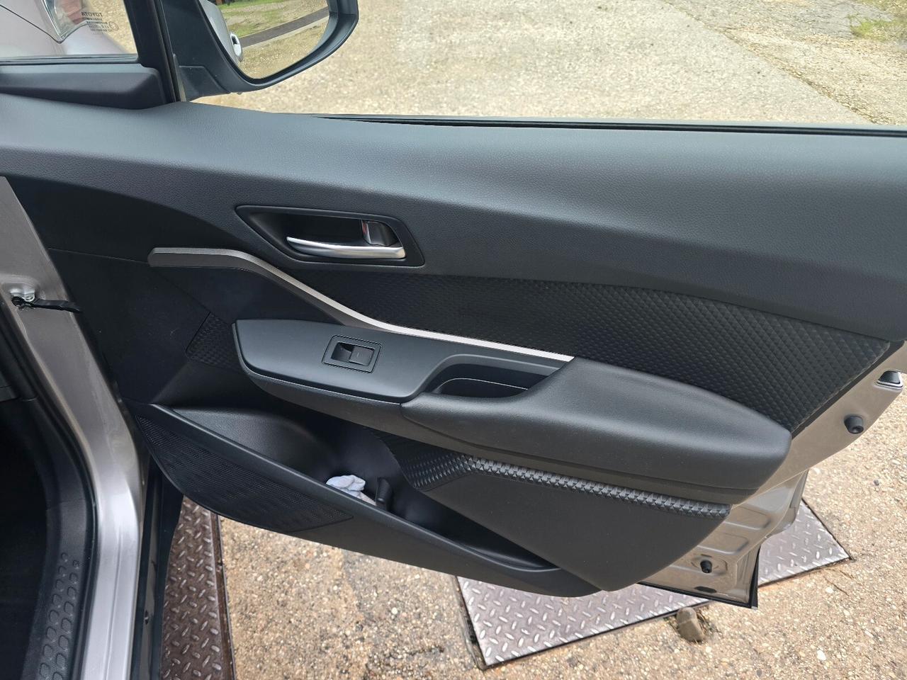 Toyota C-HR 1.8 Hybrid E-CVT Business