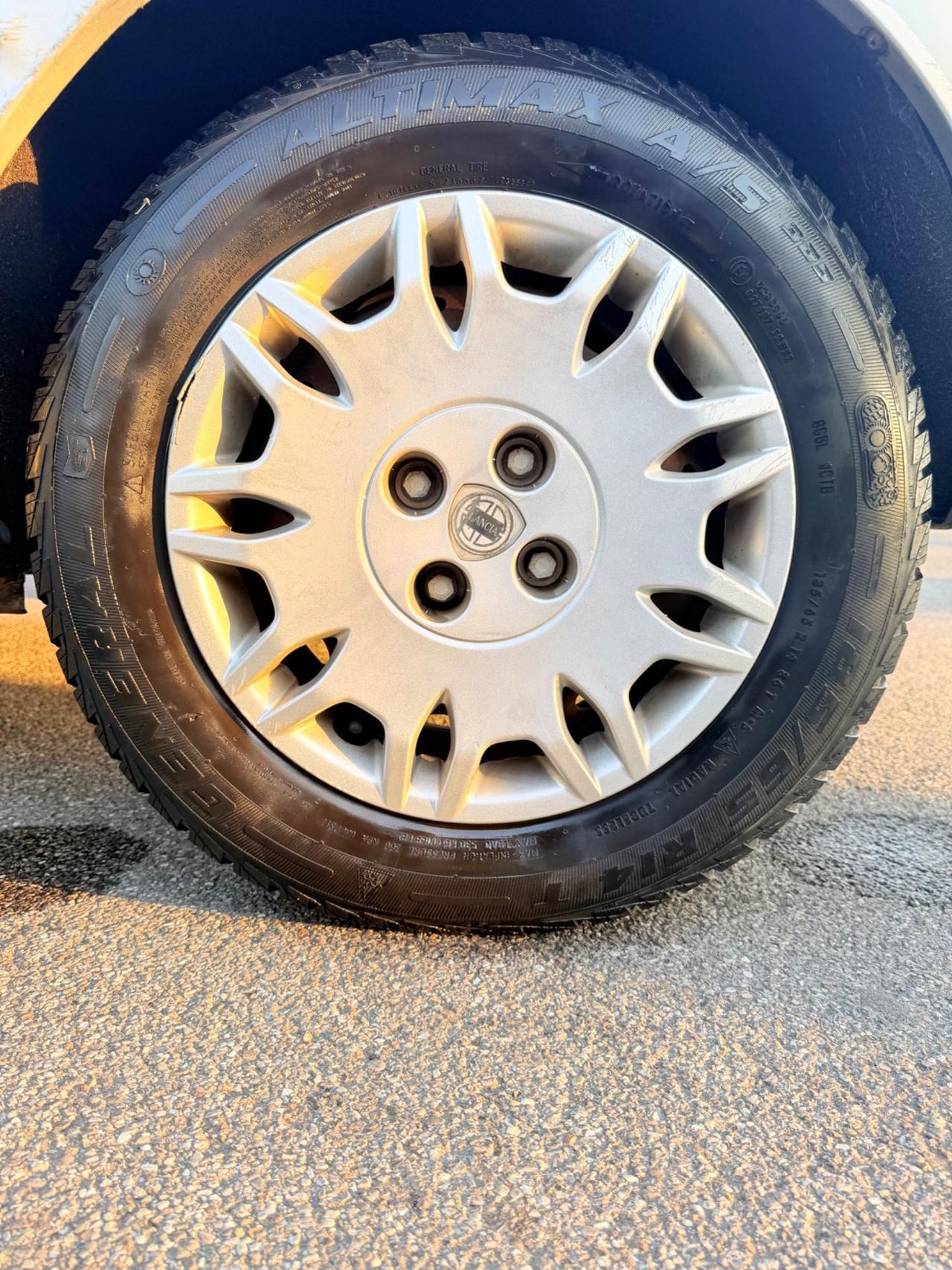 Lancia Ypsilon 1.2 Oro Plus