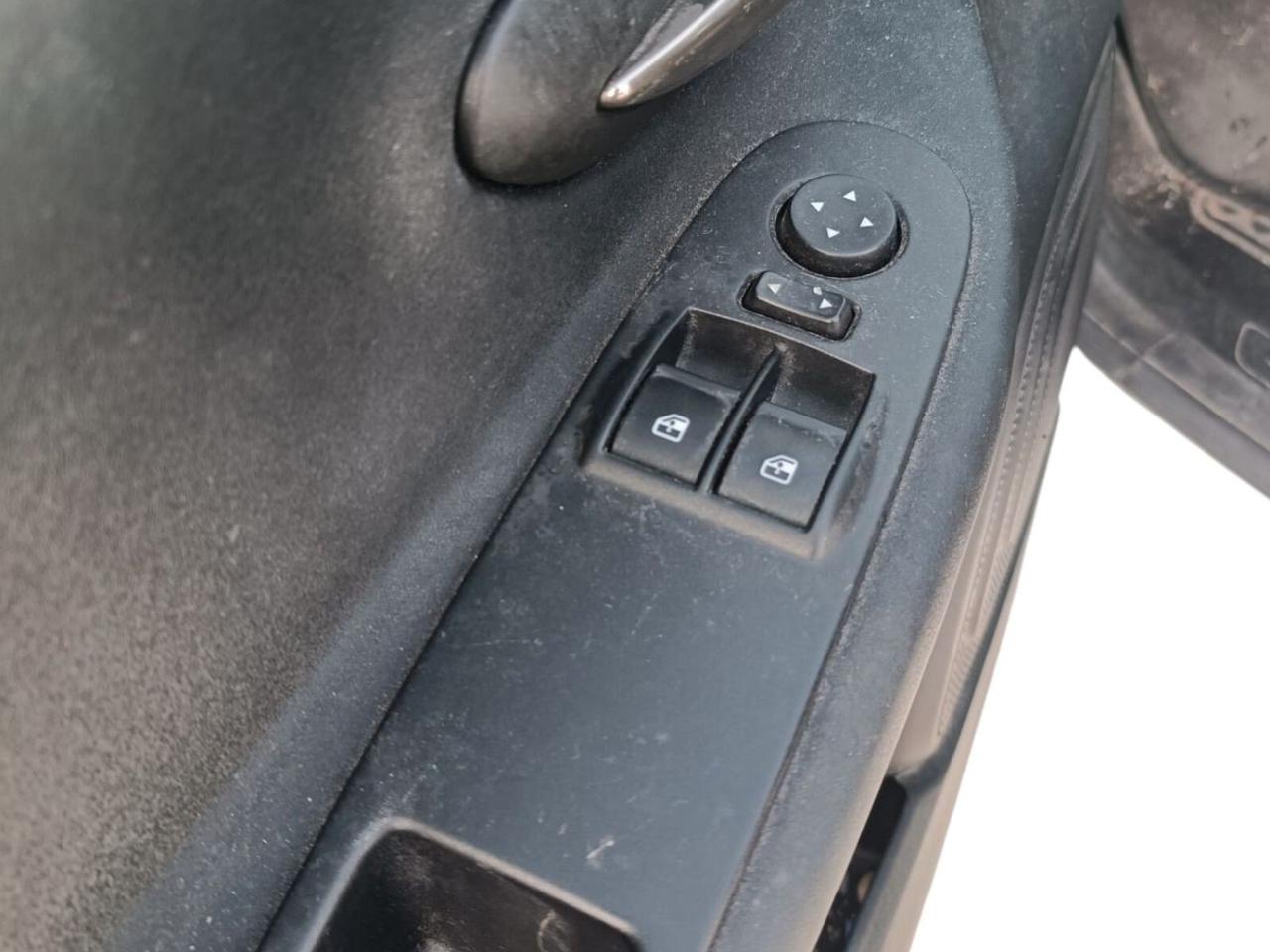 Lancia Ypsilon 1.2 69 CV 5 porte GPL Ecochic Elefantino Blu