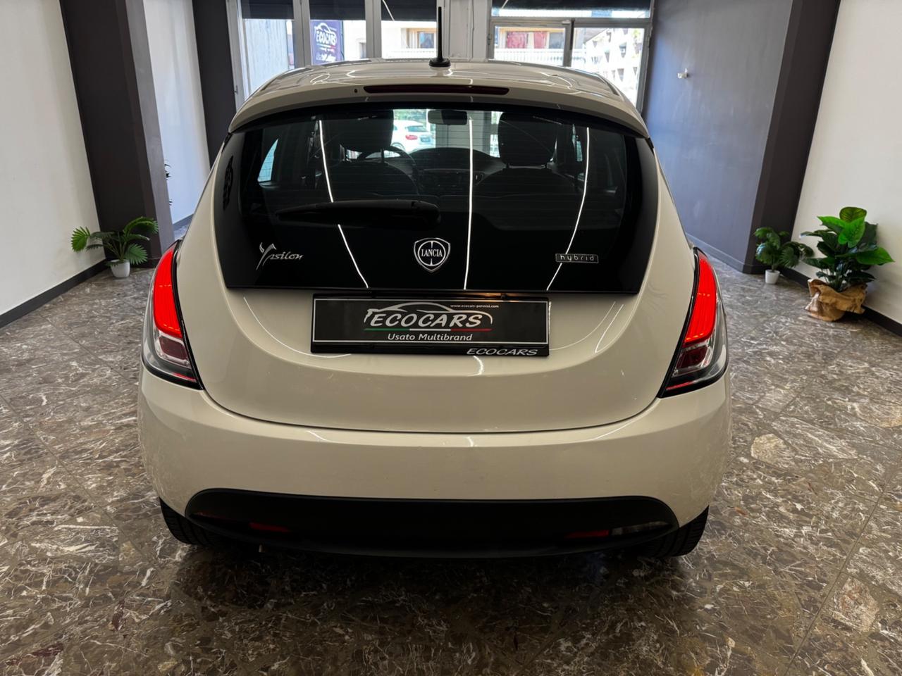 Lancia Ypsilon 1.0 FireFly 5 porte S&S Hybrid Ecochic Silver