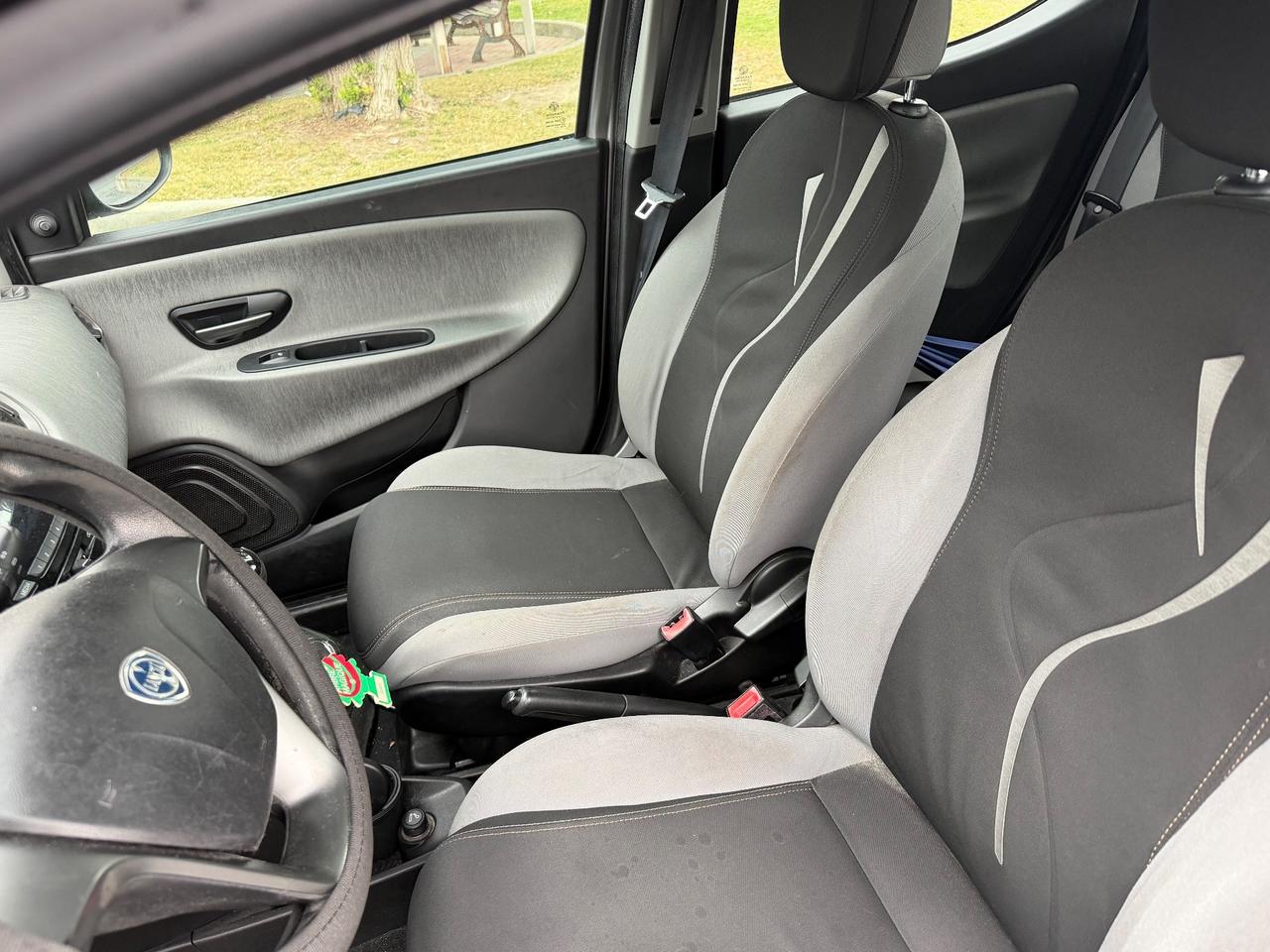 Lancia Ypsilon 1.2 69 CV 5 porte Silver