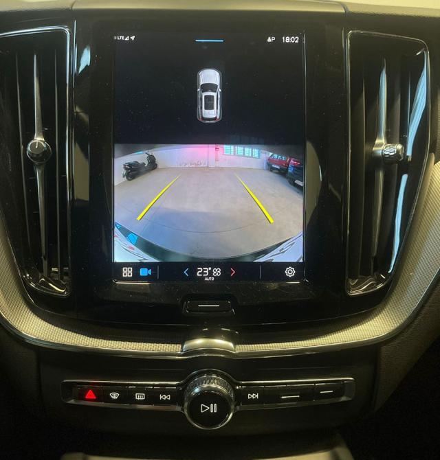 VOLVO XC60 B4 (d) AWD automatico Plus Bright