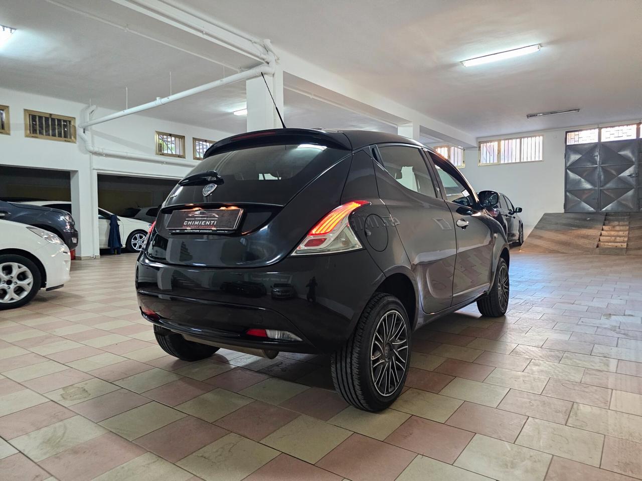 Lancia Ypsilon 0.9 TwinAir 85 CV 5 porte Metano Ecochic Gold