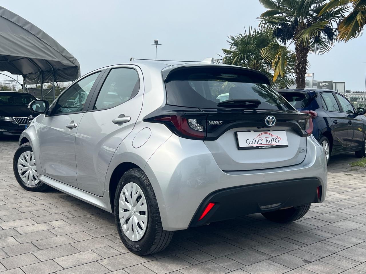 Toyota Yaris 1.5 Hybrid 5 porte Business FINANZIABILE