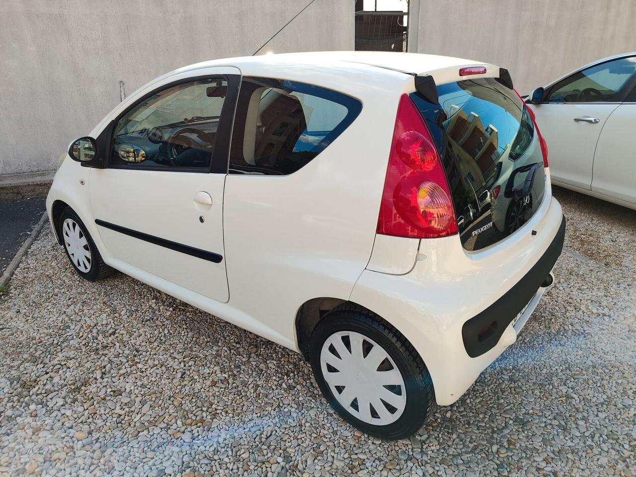 Peugeot 107 CAMBIO AUTOMATICO eccellenti condizioni