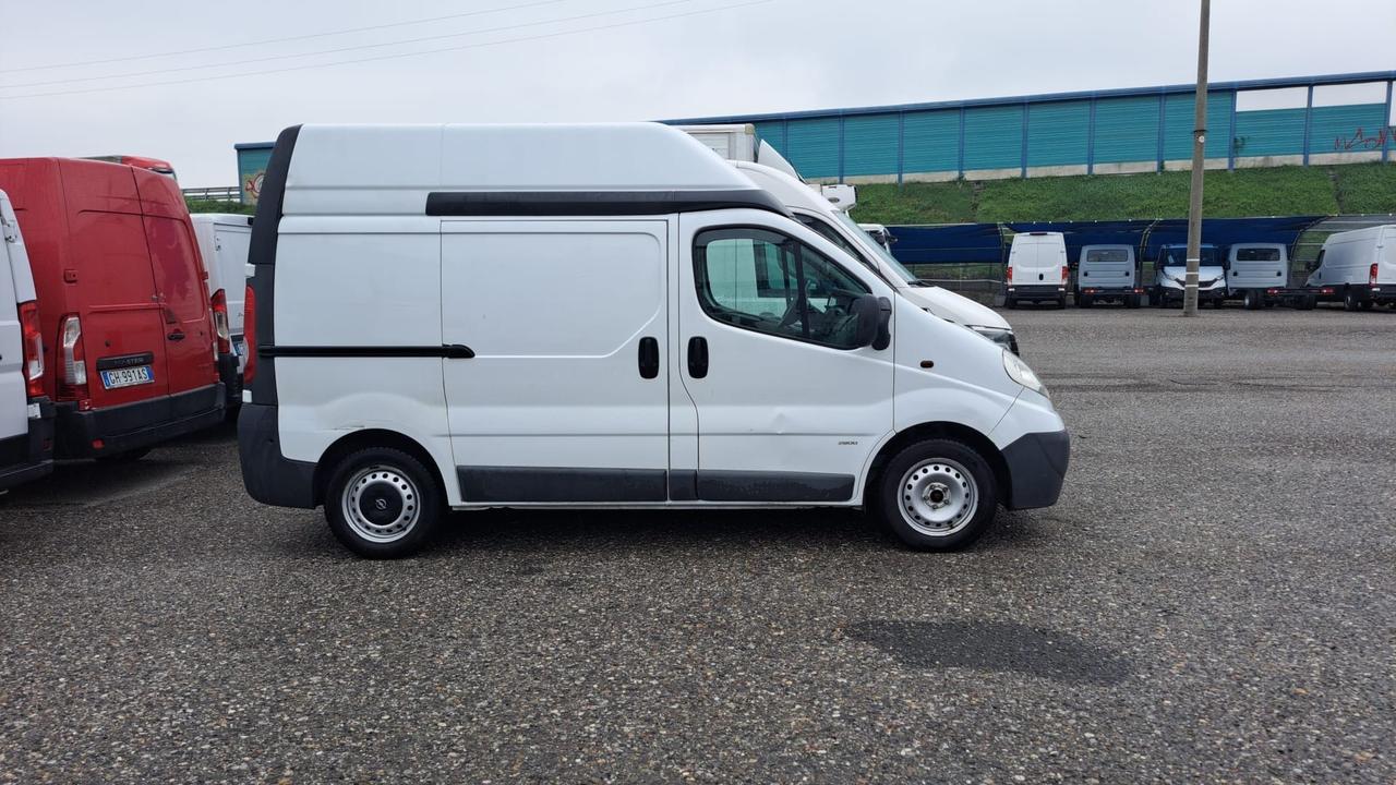 Opel Vivaro tetto super alto