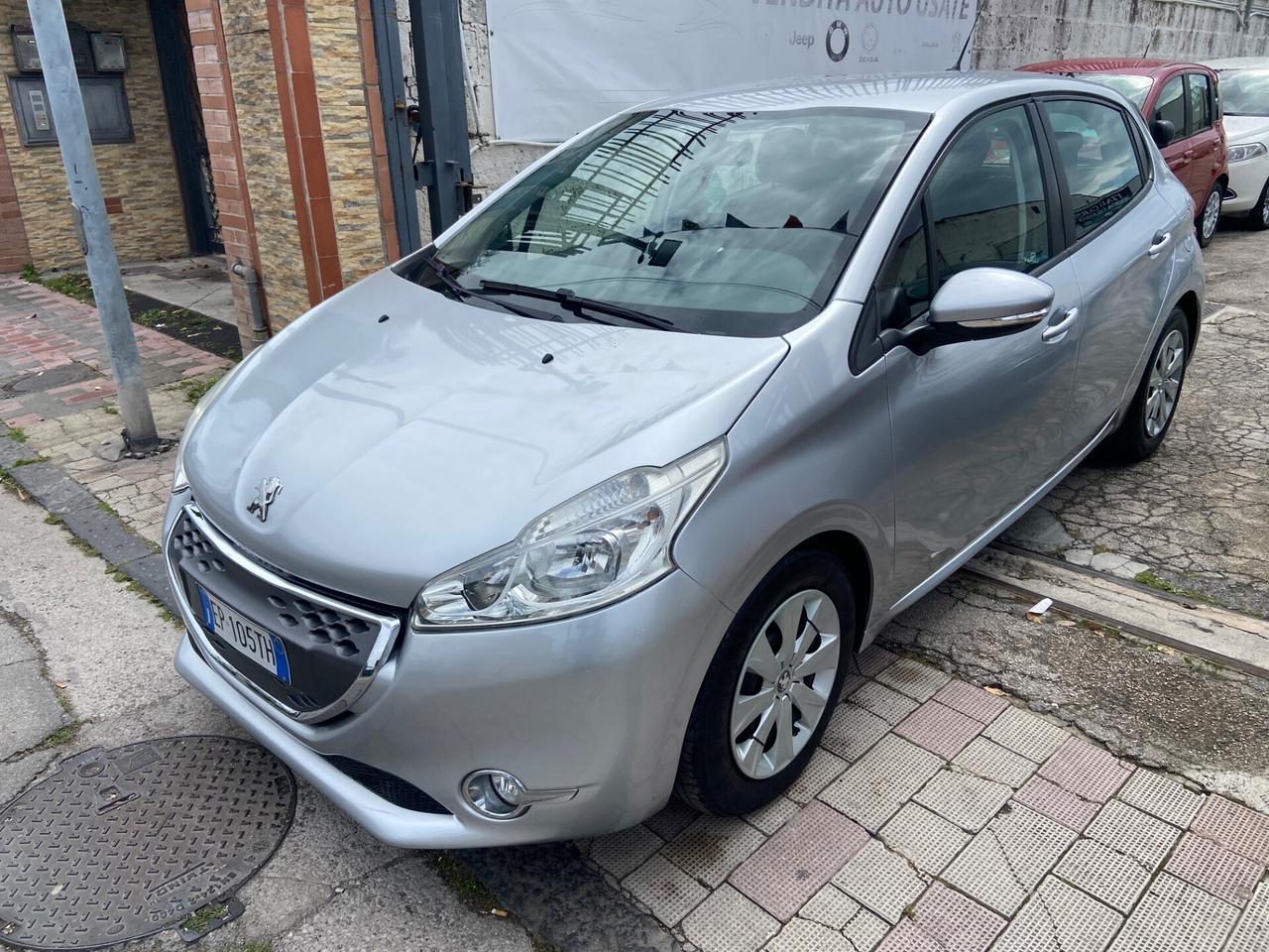 Peugeot 208 1.4 HDi 68 CV 5 porte Allure automatico