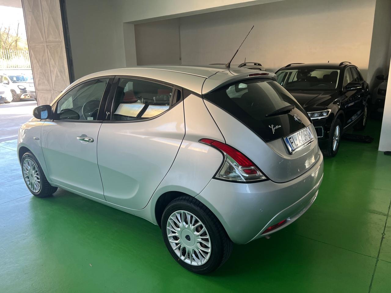 Lancia Ypsilon 1.2 69 CV 5 porte Silver
