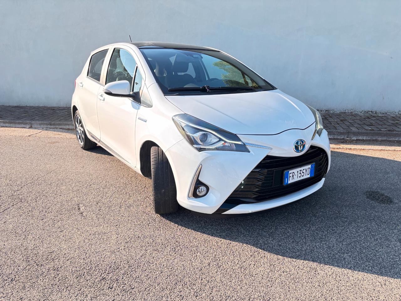 Toyota Yaris 1.5 Hybrid Blue Edition