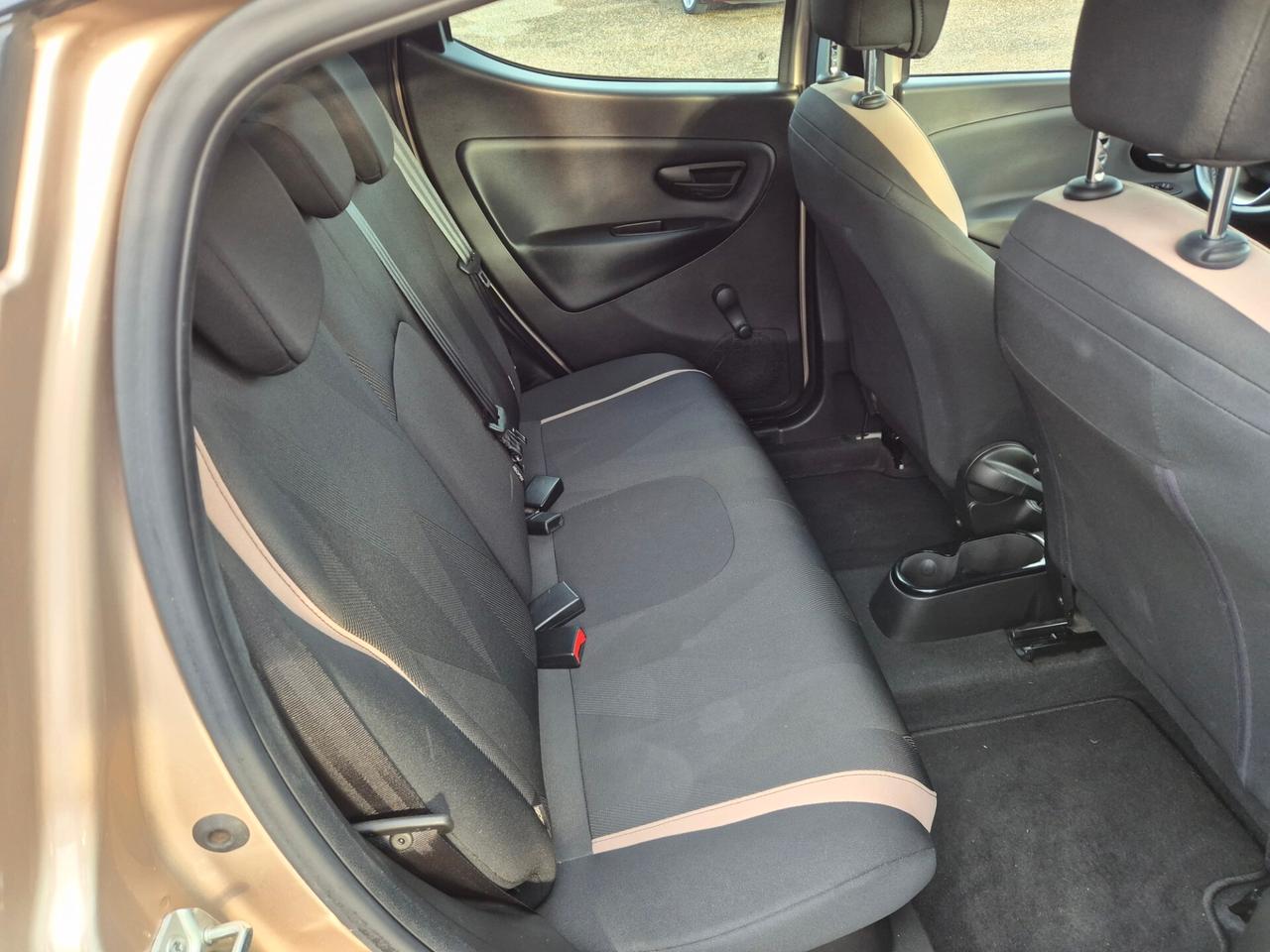 Lancia Ypsilon 1.2 69 CV 5 porte GPL Ecochic Black and Noir